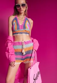 Renee - Różowo-Niebieski Ażurowy Komplet 2-Częściowy Top z Wiązaniem i Szorty Ściągane w Pasie Minslen. Kolor: różowy. Materiał: bawełna. Wzór: ażurowy #1