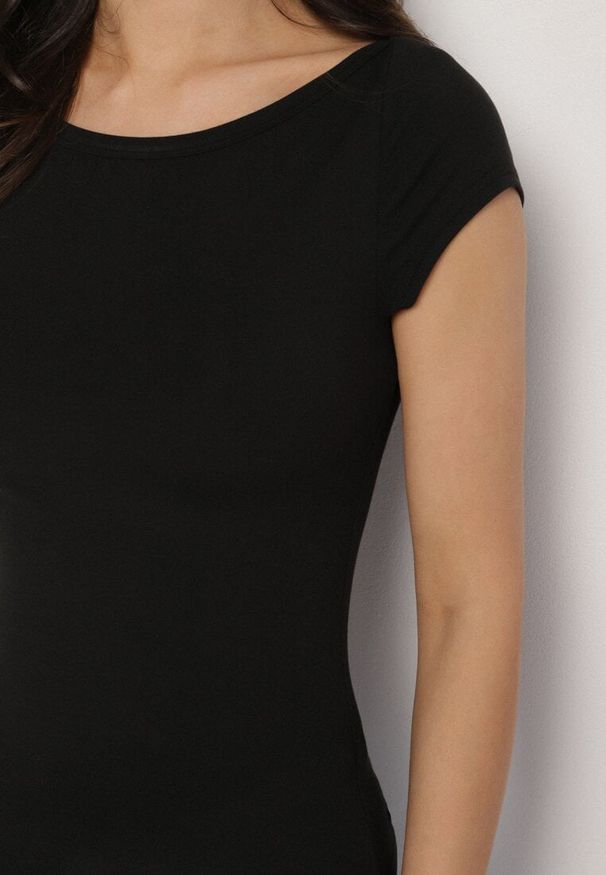 Born2be - Czarny T-shirt z Bawełny o Dopasowanym Kroju z Dekoltem w Łódkę Galerissa. Kolor: czarny. Materiał: bawełna. Styl: elegancki