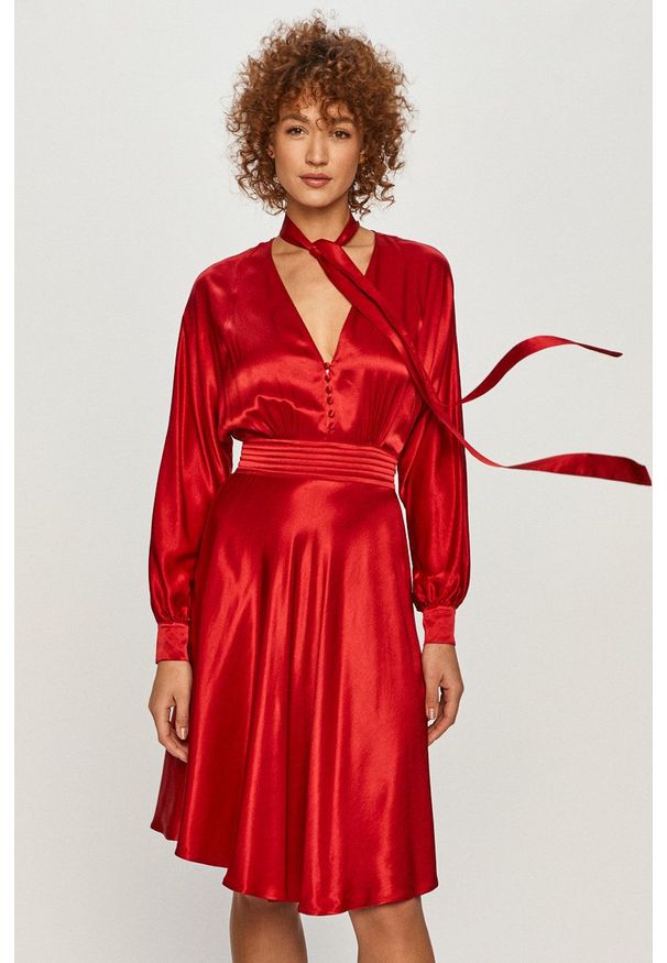 TwinSet - Twinset - Sukienka. Kolor: czerwony. Materiał: tkanina. Długość rękawa: długi rękaw. Typ sukienki: rozkloszowane