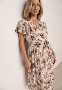 Born2be - Beżowo-Pomarańczowa Kopertowa Sukienka w Kwiaty z Wiązanym Paskiem i Brokatem Hilingea. Okazja: na imprezę, do pracy, na co dzień. Kolor: pomarańczowy. Wzór: kwiaty. Typ sukienki: kopertowe. Styl: casual, elegancki. Długość: midi #1
