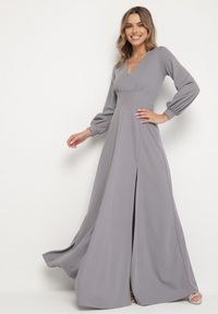 Born2be - Szara Rozkloszowana Sukienka Koktajlowa z Bufiastymi Rękawami i Rozcięciem na Nogę Erqellia. Okazja: na imprezę. Typ kołnierza: dekolt w serek. Kolor: szary. Styl: wizytowy #1