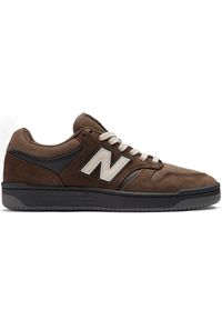 Buty męskie New Balance Numeric NM480BOS – brązowe. Kolor: brązowy. Materiał: guma, skóra, dresówka, zamsz, materiał, syntetyk. Szerokość cholewki: normalna. Wzór: nadruk. Sport: skateboard, bieganie #1
