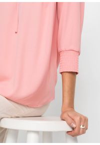 Bluzka szyfonowa z poliestru z recyklingu bonprix pastelowy jasnoróżowy. Kolor: różowy. Materiał: poliester, szyfon #5