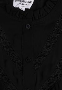 Born2be - Czarna Koszula z Ozdobnym Kołnierzem z Falbaną Acitani. Typ kołnierza: kołnierz z falbankami. Kolor: czarny. Materiał: tkanina, koronka. Długość rękawa: długi rękaw. Długość: długie. Wzór: gładki #7