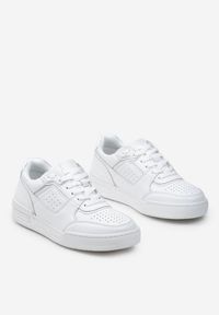Born2be - Białe Skórzane Sneakersy z Metalicznymi Wstawkami Asnatia. Nosek buta: okrągły. Zapięcie: sznurówki. Kolor: biały. Materiał: skóra. Obcas: na obcasie. Wysokość obcasa: niski #6