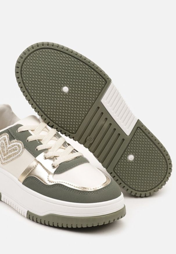 Renee - Zielone Sneakersy z Brokatową Naszywką w Kształcie Serca Avioneria. Okazja: na co dzień. Kolor: beżowy. Materiał: jeans. Wzór: aplikacja