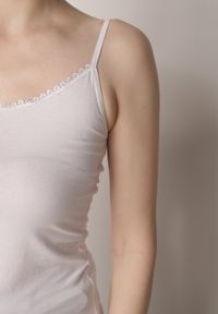 Born2be - Biały Bieliźniany Top z Bawełny Ozdobiony Koronkową Lamówką Bervina. Kolor: biały. Materiał: bawełna, koronka. Wzór: aplikacja #5