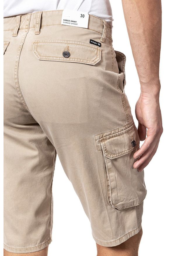 Wrangler - SPODENKI MĘSKIE WRANGLER CARGO SHORT CORNSTALK W15DKC335 112126788. Materiał: bawełna