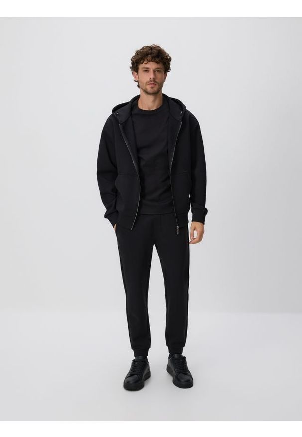 Reserved - Spodnie dresowe slim fit - czarny. Kolor: czarny. Materiał: dresówka