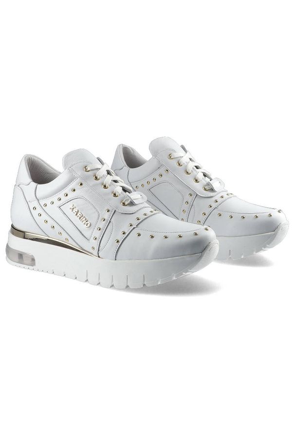 Białe Sneakersy Karino Damskie Skórzane Półbuty. Okazja: na co dzień. Kolor: biały. Materiał: skóra. Szerokość cholewki: normalna. Wzór: aplikacja. Obcas: na platformie. Styl: casual, sportowy