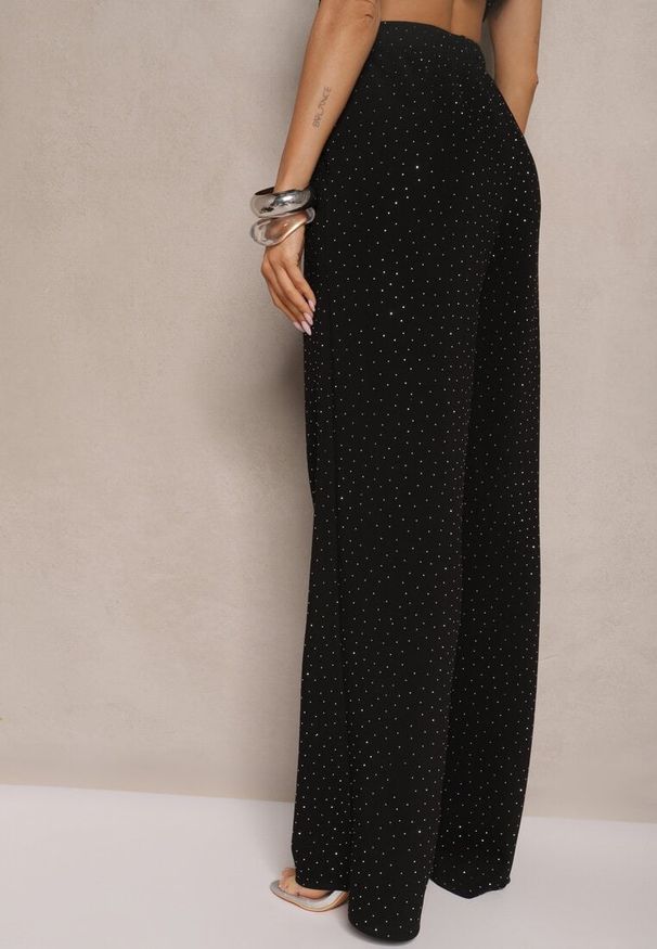 Renee - Czarne Spodnie z Wiskozą o Szerokim Kroju z Cyrkoniami Zeleria. Okazja: na co dzień. Kolor: czarny. Materiał: wiskoza. Styl: elegancki, casual