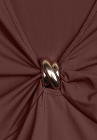 Renee - Brązowe Body z Marszczeniem i Metaliczną Ozdobą Feriana. Okazja: na co dzień. Kolor: brązowy. Materiał: jeans. Wzór: aplikacja. Styl: casual #4