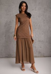 Renee - Brązowa Ażurowa Sukienka z Transparentnym Dołem i Usztywnionymi Ramionami Semiris. Kolor: brązowy. Wzór: ażurowy. Styl: klasyczny #3