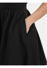 Tommy Jeans Sukienka letnia Skater DW0DW22345 Czarny Slim Fit. Kolor: czarny. Materiał: len. Sezon: lato #4