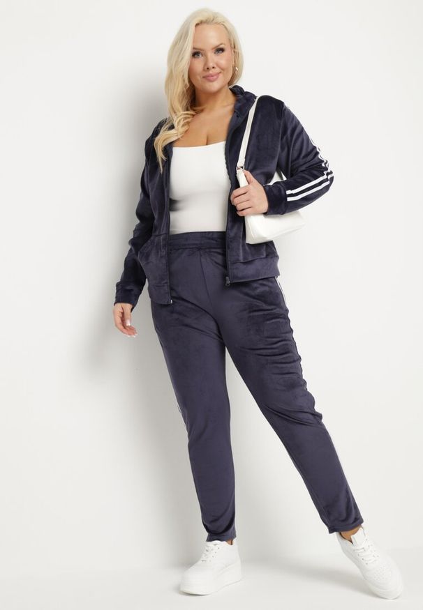 Born2be - Granatowy Komplet Dresowy Rozpinana Bluza z Paskami i Spodnie Dorwia. Kolor: niebieski. Materiał: dresówka. Wzór: aplikacja