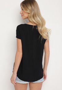 Born2be - Czarna Bluzka z Wiskozy o Kroju Oversize Liruvia. Okazja: na co dzień. Kolor: czarny. Materiał: wiskoza. Styl: casual