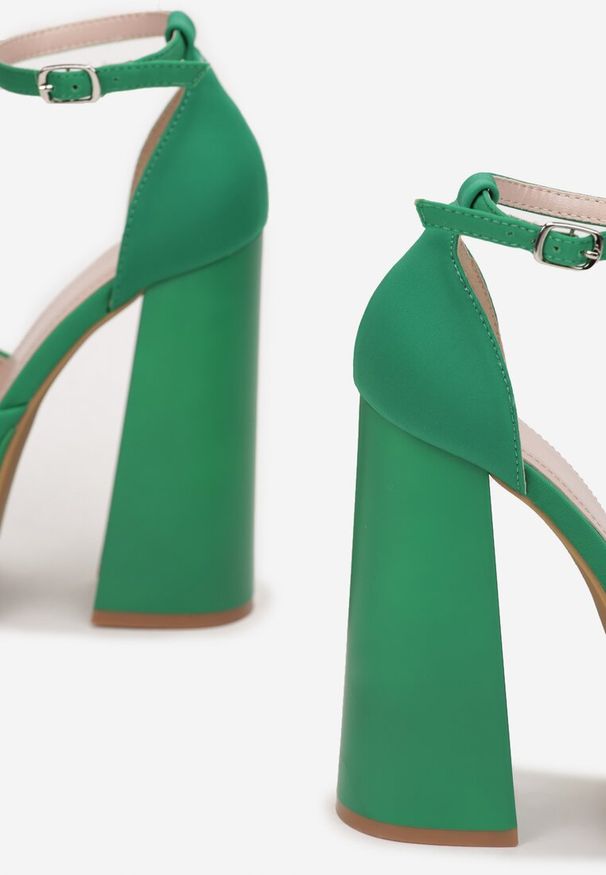 Renee - Zielone Sandały Gia. Zapięcie: sprzączka. Kolor: zielony. Materiał: materiał. Sezon: lato. Obcas: na platformie. Styl: wizytowy