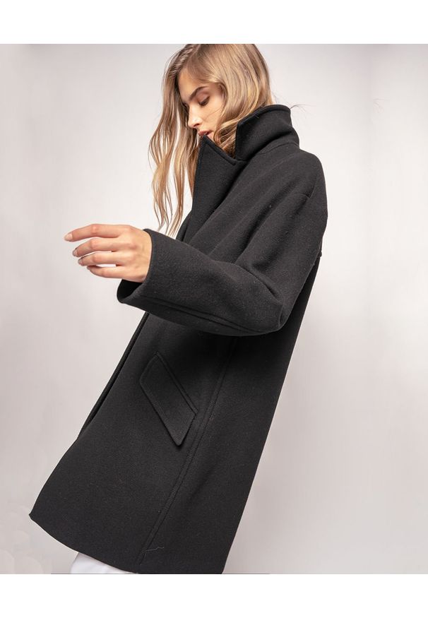 Pinko - PINKO - Czarny wełniany płaszcz Acarigua. Kolor: czarny. Materiał: wełna. Długość rękawa: długi rękaw. Długość: długie. Styl: klasyczny