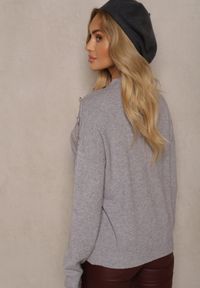 Renee - Szary Sweter z Półgolfem Wiskozą i Modalem Ozdobiona Guzikami Emmitana. Okazja: na co dzień. Kolor: szary. Materiał: wiskoza. Wzór: aplikacja. Styl: klasyczny, elegancki, casual #4