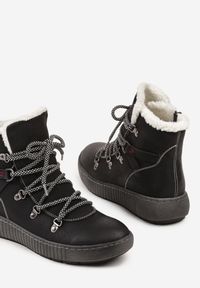 Born2be - Czarne Botki Traperki z Ozdobnym Sznurowaniem i Tłoczoną Podeszwą Fasitta. Okazja: na co dzień, na spacer. Kolor: czarny. Materiał: jeans, futro. Styl: casual, elegancki #4