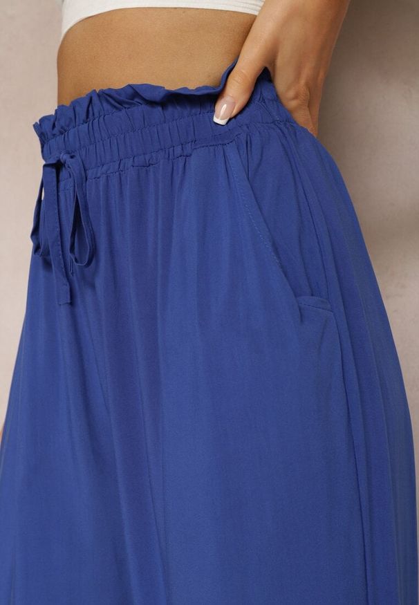 Renee - Granatowe Spodnie z Bawełny Typu Palazzo High Waist z Gumką w Talii Nelsaria. Okazja: na co dzień. Stan: podwyższony. Kolor: niebieski. Materiał: bawełna. Styl: wizytowy, casual, elegancki