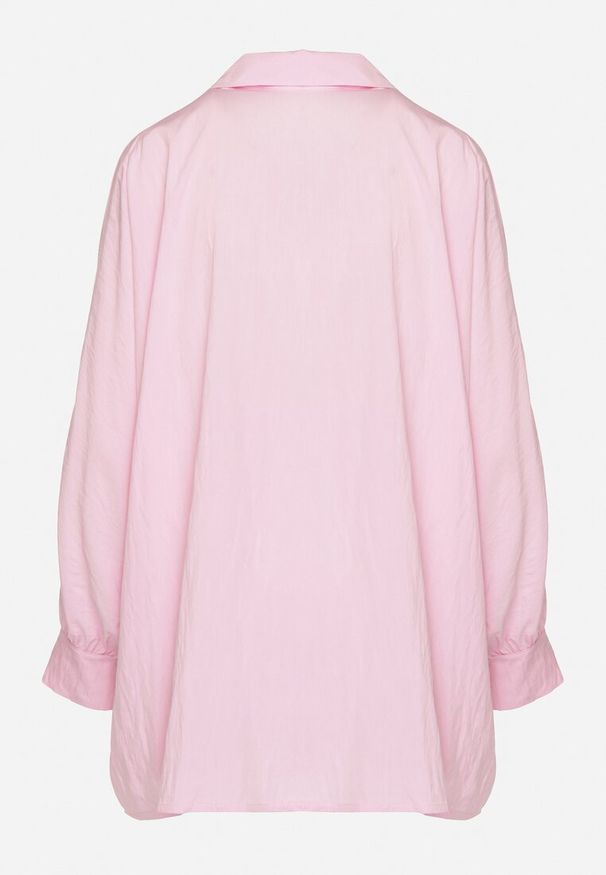 Born2be - Jasnoróżowa Koszula z Wiskozą o Kroju Nietoperza Sonaretia. Okazja: na co dzień, na imprezę. Typ kołnierza: kołnierzyk klasyczny. Kolor: różowy. Materiał: wiskoza. Styl: klasyczny, casual, elegancki