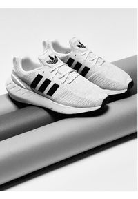 Adidas - adidas Buty Swift Run 22 J GW8179 Beżowy. Kolor: beżowy. Materiał: materiał. Sport: bieganie #9