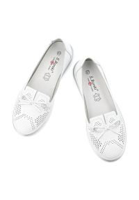 Półbuty damskie S.Barski, ze skóry naturalnej licowej ażurowa cholewka wsuwane lekka podeszwa casual, białe, LR61-7043. Okazja: na co dzień. Zapięcie: bez zapięcia. Kolor: biały. Materiał: skóra. Szerokość cholewki: normalna. Wzór: ażurowy. Styl: casual #5