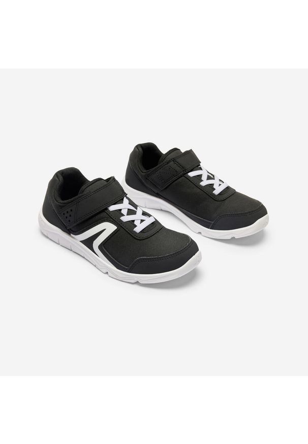 Decathlon - Buty sportowe dla dzieci Newfeel PW 100. Zapięcie: rzepy. Kolor: biały, wielokolorowy, czarny. Materiał: kauczuk. Szerokość cholewki: normalna