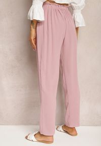 Renee - Różowe Spodnie z Regularną Talią z Gumką i Sznurkiem w Pasie Cerinda. Okazja: na co dzień. Kolor: różowy. Materiał: materiał, satyna. Styl: casual #4