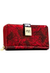 Lakierowany, duży portfel-piórnik damski ze skóry naturalnej w czerwonym kolorze - Peterson. Kolor: czerwony. Materiał: lakier, skóra #1