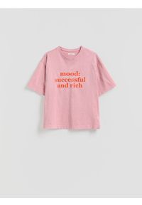 Reserved - Bawełniany t-shirt z nadrukiem - różowy. Kolor: różowy. Materiał: bawełna. Wzór: nadruk #1