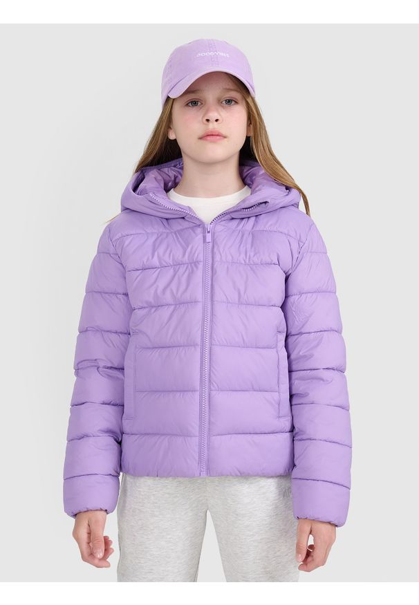 4f - 4F Kurtka puchowa z wypełnieniem syntetycznym dziewczęca - fioletowa 146 (10-11 lat). Okazja: na co dzień. Typ kołnierza: kołnierzyk stójkowy, kaptur. Kolor: fioletowy. Materiał: puch, syntetyk. Długość: długie. Sezon: lato. Styl: casual, elegancki, sportowy, klasyczny