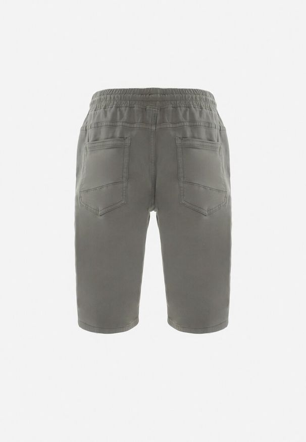 Born2be - Ciemnozielone Szorty z Gumką w Talii i Podwiniętymi Nogawkami Feven. Okazja: na co dzień. Kolor: zielony. Sezon: lato. Styl: casual