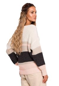 MOE - Kolorowy sweter w paski i z dekoltem w serek. Typ kołnierza: dekolt w serek. Wzór: kolorowy, paski
