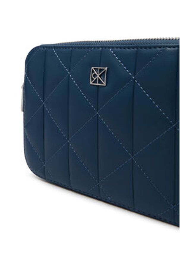 Calvin Klein Torebka Quilted Double Zip Camera Bag LV04F3328G Niebieski. Kolor: niebieski. Materiał: skórzane