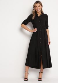 Born2be - Czarna Rozkloszowana Sukienka Maxi z Bawełny w Koszulowym Stylu Onecca. Okazja: na co dzień. Kolor: czarny. Materiał: bawełna. Wzór: aplikacja. Typ sukienki: koszulowe. Styl: casual. Długość: maxi #4