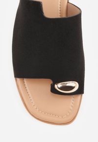 Born2be - Czarne Klapki VICES na Płaskiej Podeszwie z Paskiem na Palec i Aplikacją Oriphite. Okazja: na co dzień. Kolor: czarny. Materiał: jeans, len. Wzór: aplikacja. Obcas: na płaskiej podeszwie. Styl: elegancki, wakacyjny, casual #3