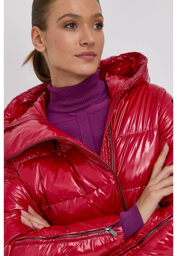 Pinko Kurtka damska kolor czerwony zimowa. Okazja: na co dzień. Kolor: czerwony. Sezon: zima. Styl: casual