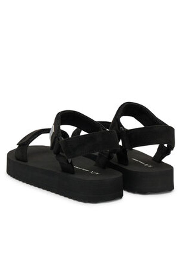 Armani Exchange Sandały XDP064 XV928 00002 Czarny. Kolor: czarny. Materiał: materiał