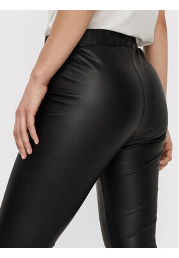 Vero Moda Spodnie z imitacji skóry 10257164 Czarny Skinny Fit. Kolor: czarny. Materiał: syntetyk