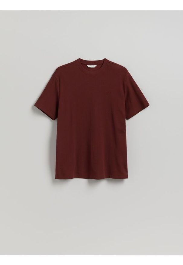 Reserved - Strukturalny t-shirt comfort fit - bordowy. Kolor: czerwony. Materiał: dzianina, bawełna