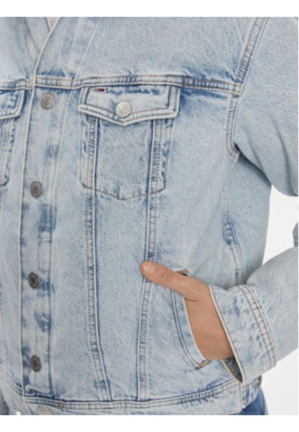 Tommy Jeans Kurtka jeansowa DW0DW16991 Niebieski Regular Fit. Kolor: niebieski. Materiał: bawełna