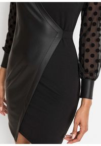 bonprix - Sukienka ze sztucznej skóry, z wstawką z dżerseju i rękawami z siatkowego materiału w kropki. Kolor: czarny. Materiał: materiał, skóra, jersey. Wzór: kropki. Typ sukienki: kopertowe