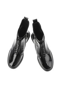 Czarne Botki S.Barski Lakierowane Buty Damskie. Okazja: na co dzień. Kolor: czarny. Materiał: lakier. Styl: wizytowy, casual, rockowy, klasyczny #4