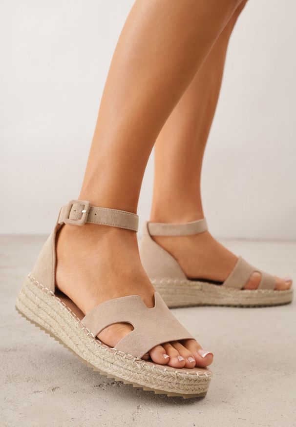 Born2be - Beżowe Sandały VICES na Plecionym Koturnie Ozdobione Wycięciami Cirilea. Okazja: na co dzień, na spacer. Zapięcie: sprzączka. Kolor: beżowy. Wzór: aplikacja. Sezon: lato. Obcas: na koturnie. Styl: casual, klasyczny, elegancki