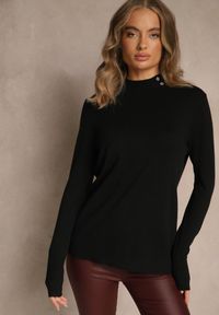 Renee - Czarny Golf o Dopasowanym Kroju Zdobiony Minimalistycznymi Aplikacjami Unissa. Okazja: na spacer. Typ kołnierza: golf. Kolor: czarny. Materiał: jeans. Wzór: aplikacja. Styl: klasyczny, elegancki #4