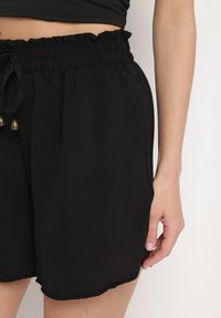 Born2be - Czarne Luźne Szorty z Wysokim Stanem Mevindrae. Okazja: na co dzień. Stan: podwyższony. Kolor: czarny. Styl: klasyczny, casual, elegancki #4