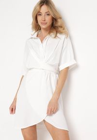 Born2be - Biała Sukienka Menelous. Kolor: biały. Typ sukienki: koszulowe, kopertowe. Styl: elegancki. Długość: mini #1