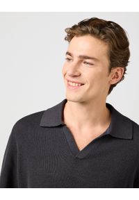 Wrangler - WRANGLER MĘSKA SWETER WRANGLER SS POLO SWEATER FADED BLACK 112364286. Typ kołnierza: polo